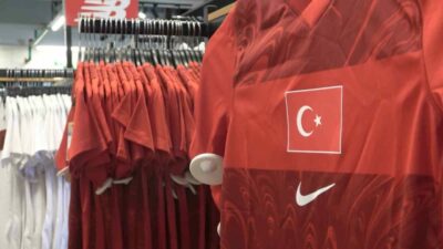 Bursa’da oynanacak Türkiye-İtalya karşılaşması öncesi Bursastore’da satışa çıkan milli formalara