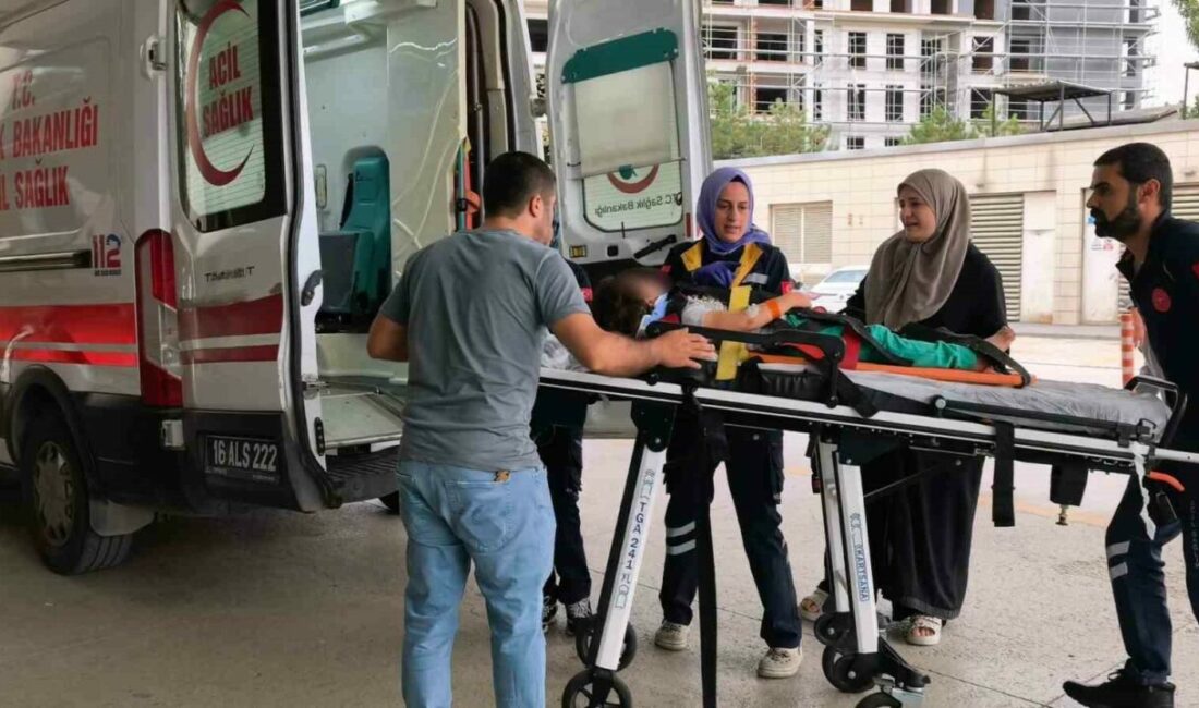 Bursa’nın İnegöl ilçesinde 2. kattaki balkondan düşen 4 yaşındaki çocuk