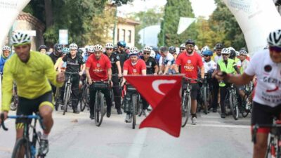 18. Tophane-Nilüfer-Mudanya Bisiklet Turu’nda yüzlerce bisikletçiyle birlikte pedal çeviren Osmangazi