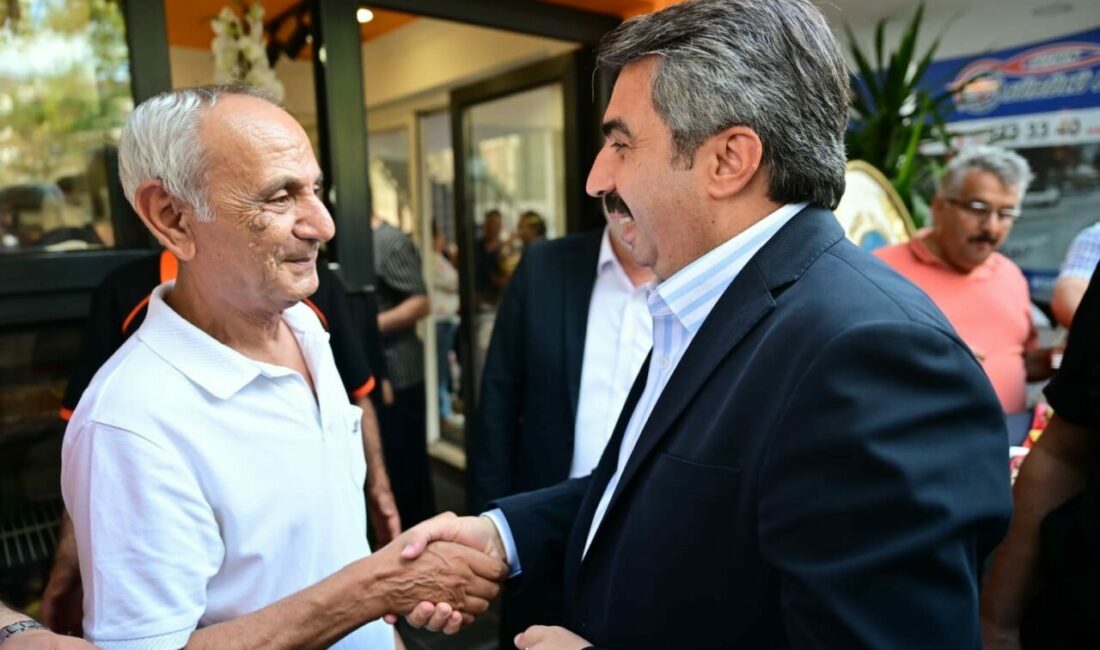 Başkan Oktay Yılmaz’dan esnaf ziyareti Yıldırım Belediye Başkanı Oktay Yılmaz, Kurtuluş Caddesi’ni ziyaret ederek esnafla