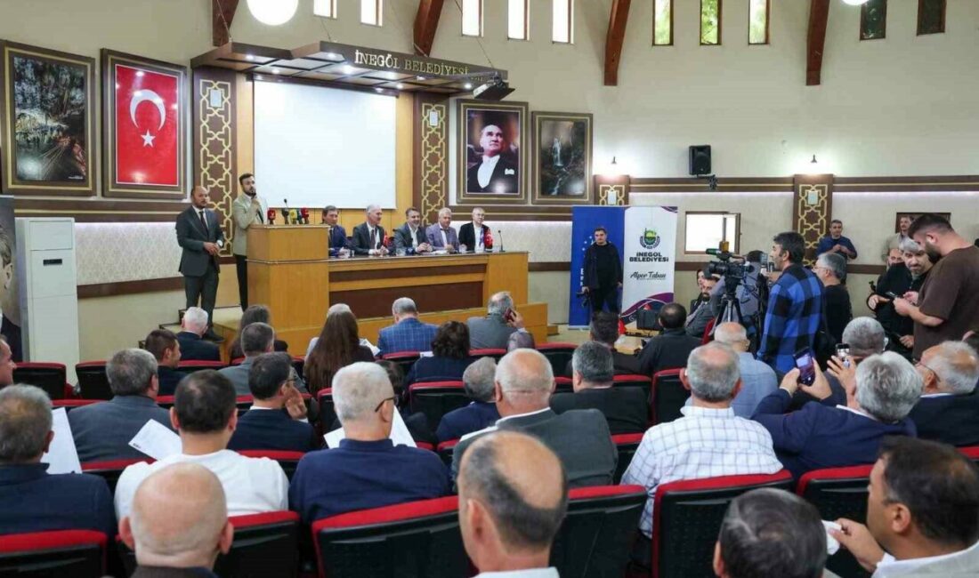 Başkan Vekili Biba’dan İnegöllü muhtarlara müjde Bursa Büyükşehir Belediye Başkan Vekili Şahin Biba, İnegöl ilçesinde muhtarlarla