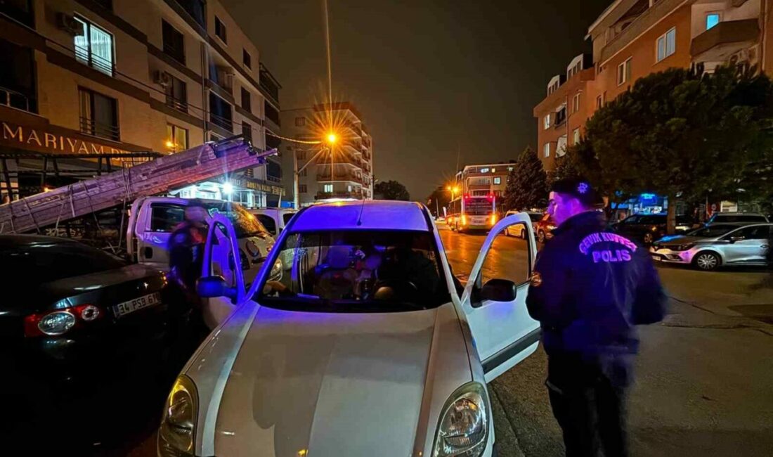 Bursa’da 1000 polisle asayiş uygulaması: Ruhsatsız tabanca ve uyuşturucu ele geçirildi Bursa’nın Gürsu ilçesinde yaklaşık 1000 polisin katılımıyla gerçekleştirilen asayiş uygulamasında