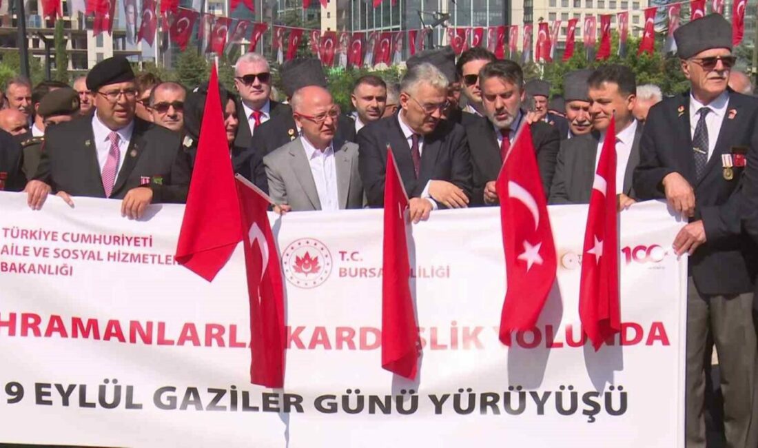 Bursa’da 19 Eylül Gaziler Günü’nde şehitler ve gaziler anıldı Bursa’da 19 Eylül Gaziler Günü dolayısıyla düzenlenen törende, şehitler rahmet