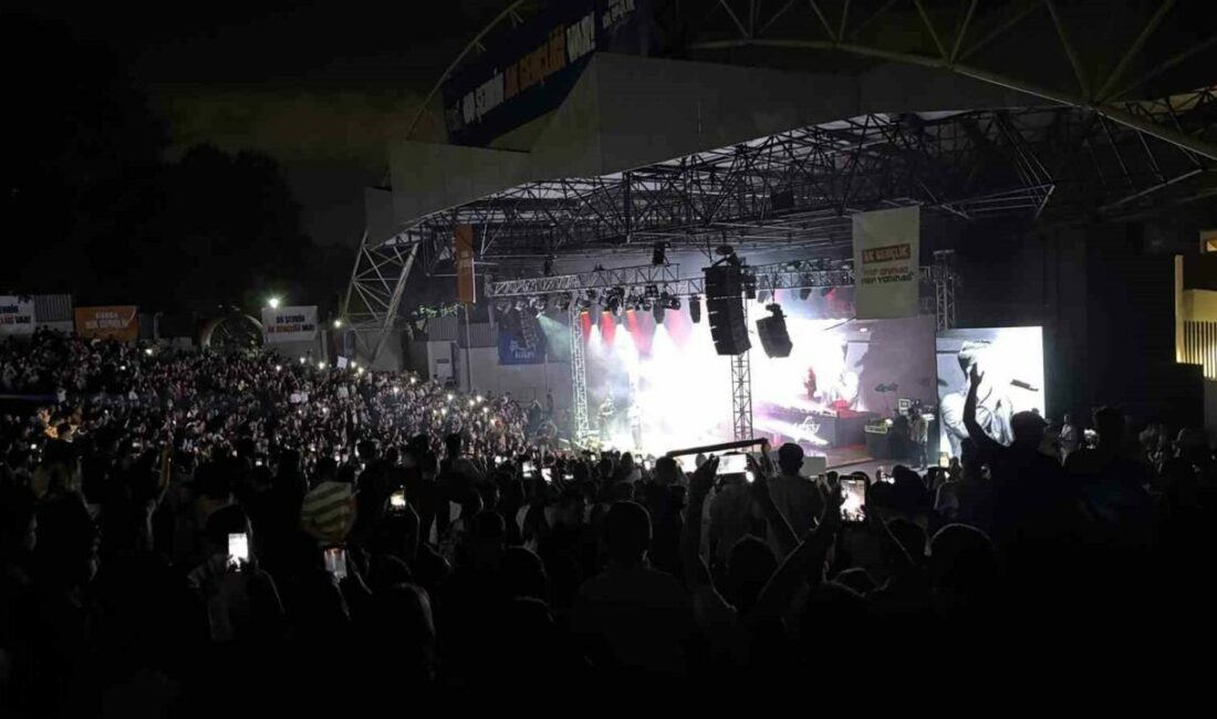 Bursa’da Bir Gençlik Festivali’nde Poizi coşkusu Bursa’da düzenlenen Bir Gençlik Festivali, yüzlerce gencin katılımıyla gerçekleşti. Festivalde