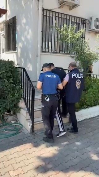Bursa’da hakkında kesinleşmiş hapis cezası bulunan 3 şahıs yakalandı Bursa’nın İznik ilçesinde polis ekiplerince aranan şahıslara yönelik gerçekleştirilen çalışmalarda,