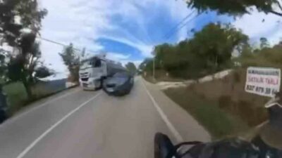 Bursa’da sollama yapılmasının yasak olduğu yolda tırı sollamaya çalışan otomobil,