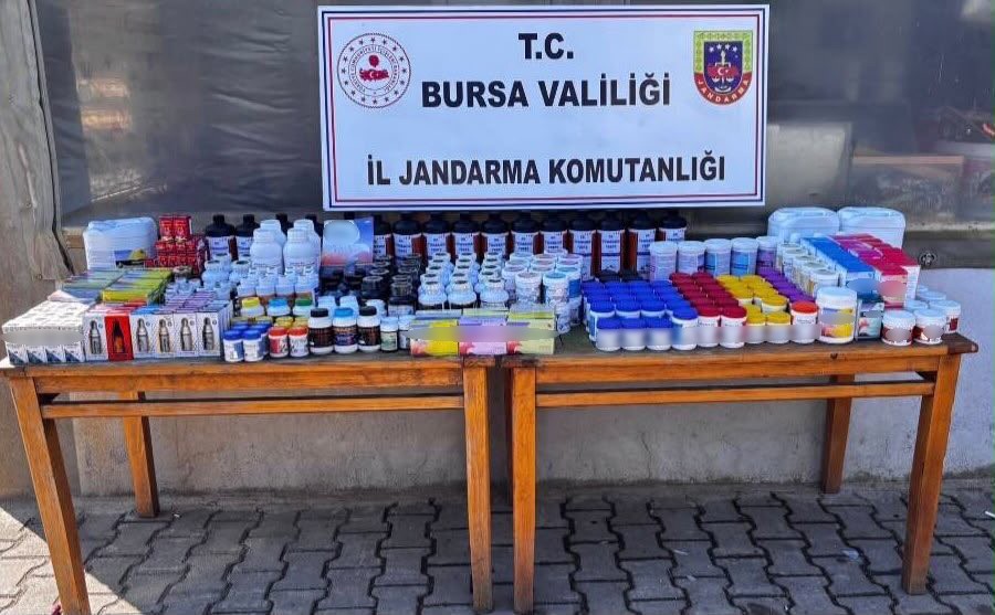 Bursa’da kaçakçılık operasyonu: 1,5 milyon TL değerinde veteriner ilacı ele geçirildi Bursa’nın Gürsu ilçesinde jandarma ekiplerince düzenlenen operasyonda piyasa değeri yaklaşık