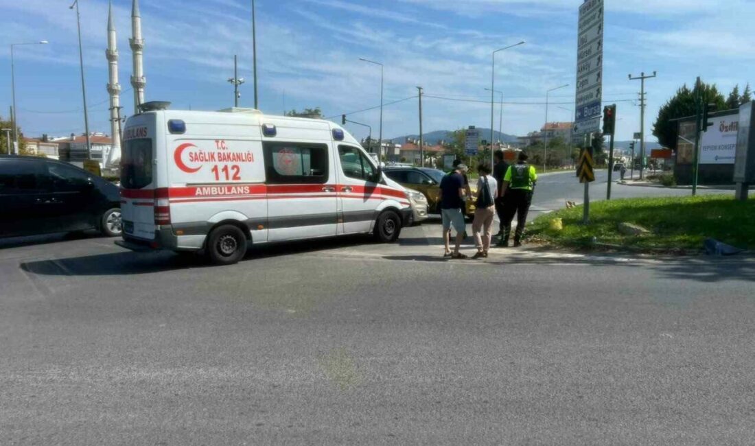 Bursa’da kavşakta iki otomobil çarpıştı: 1 yaralı Bursa’nın Mudanya ilçesinde iki otomobilin kavşakta çarpışması sonucu meydana gelen