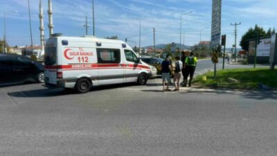 Bursa’nın Mudanya ilçesinde iki otomobilin kavşakta çarpışması sonucu meydana gelen