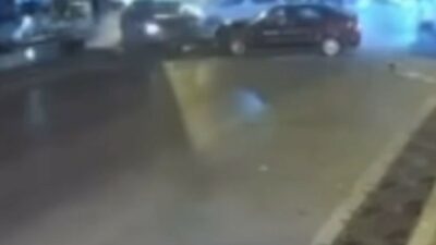 Bursa’da sürücüsünün kontrolünden çıkan otomobil karşı şeride geçerek seyir halindeki