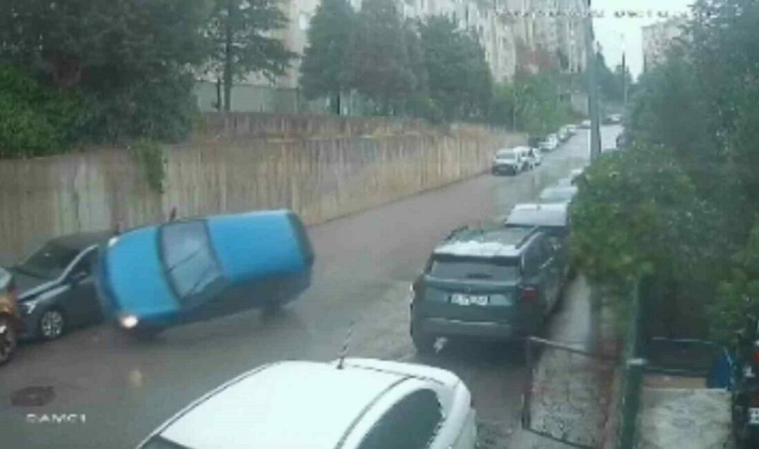 Bursa’da seyir halindeyken sürücüsünün direksiyon hakimiyetini kaybettiği otomobil, park halindeki