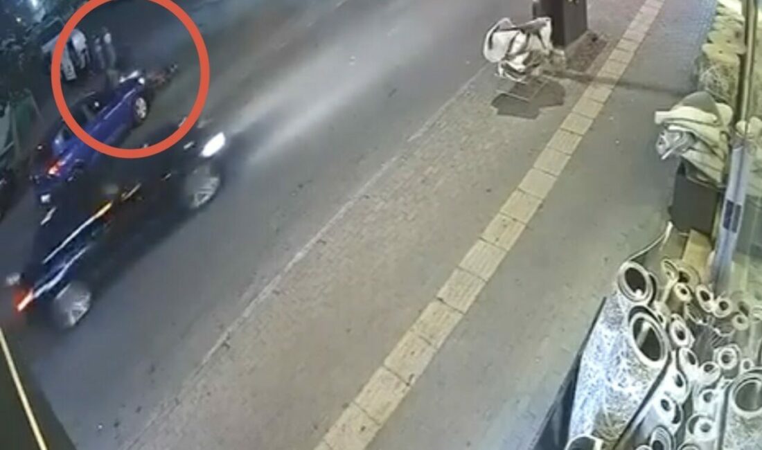 Bursa’da otomobil ile çarpışan motokurye yaralandı Bursa’da otomobil ile çarpışan motokuryenin yaralandığı kaza anı güvenlik kamerasına