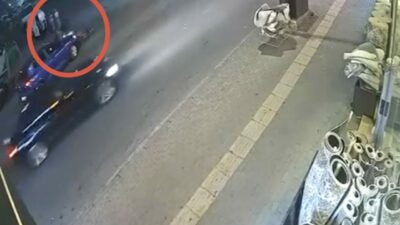 Bursa’da otomobil ile çarpışan motokuryenin yaralandığı kaza anı güvenlik kamerasına