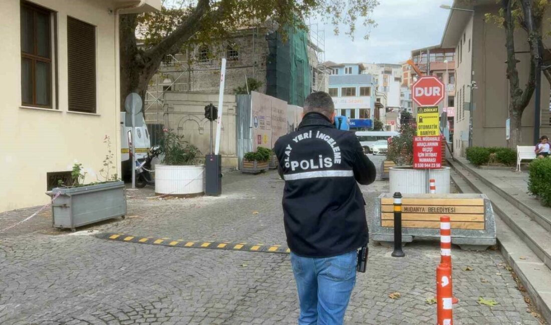 Bursa’da 192 yıllık tarihi binanın restorasyonunda çalışan işçi, kolunu iş