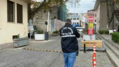 Bursa’da 192 yıllık tarihi binanın restorasyonunda çalışan işçi, kolunu iş