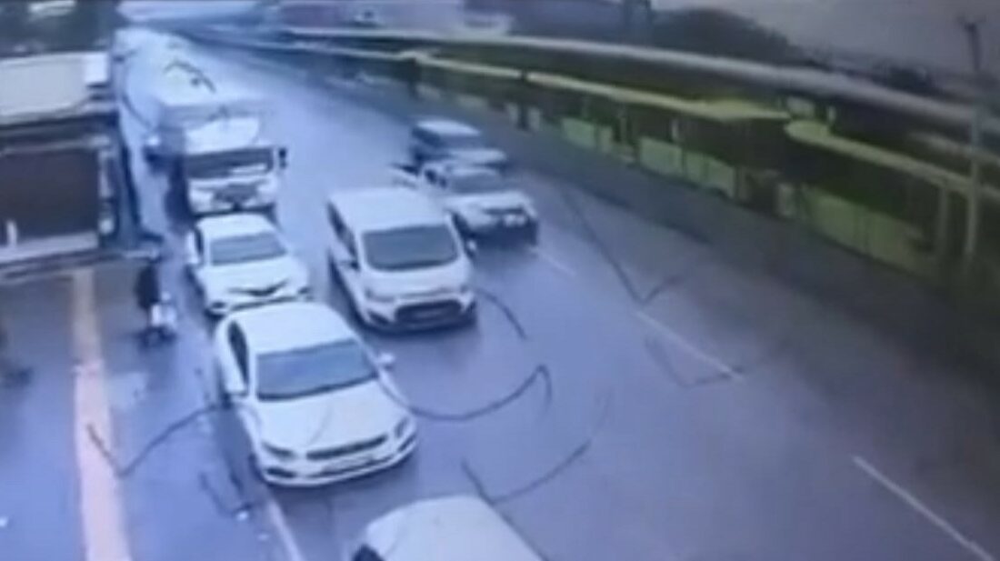 Bursa’da sabah saatlerinde iki ayrı noktada meydana gelen trafik kazalarında