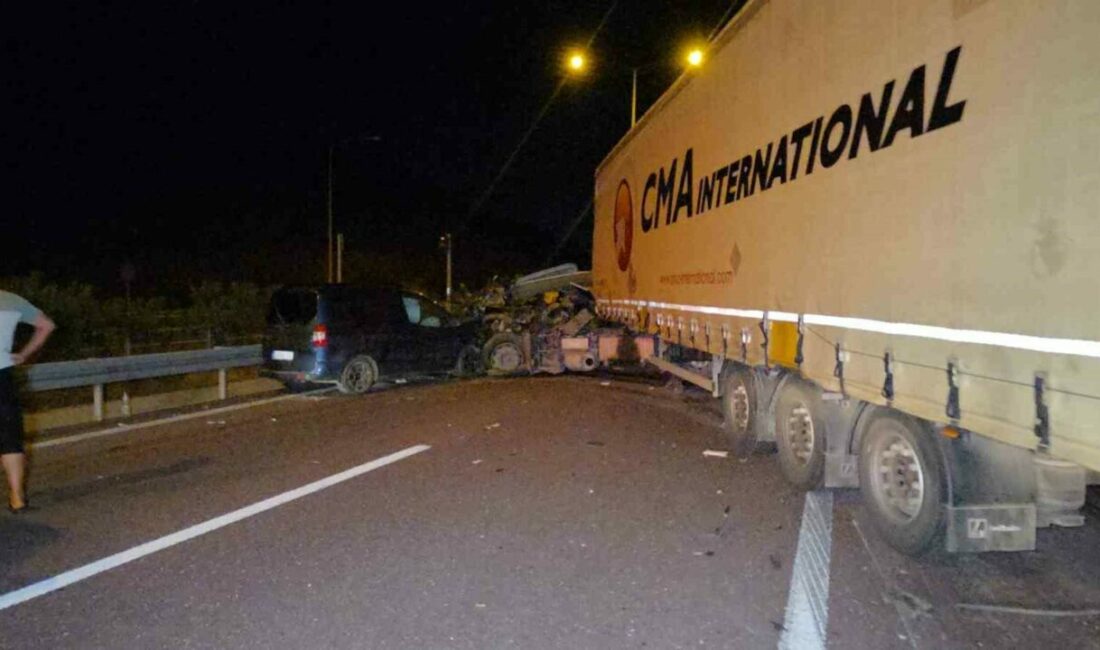 Bursa’nın Orhangazi ilçesinde Gebze-Orhangazi-İzmir Otoyolu üzerinde tır ile otomobilin çarpışması