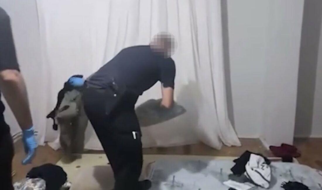 Bursa’da uyuşturucu operasyonu: 1 kilo 210 gram metamfetamin ele geçirildi Bursa’da polis ekipleri tarafından düzenlenen operasyonda 1 kilo 210 gram
