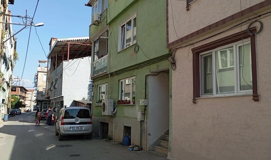 Bursa’da yaşlı karı koca evlerinde ölü bulundu Bursa’nın Osmangazi ilçesinde yakınlarının kendilerinden haber alamadığı yaşlı çift, evde