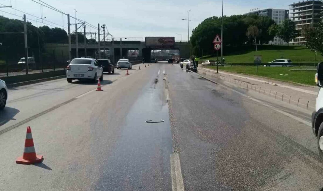 Bursa’da yola dökülen kimyasal madde paniğe sebep oldu, trafik kilitlendi Bursa’nın Nilüfer ilçesinde yola dökülen kimyasal madde içerikli bidonlar nedeniyle