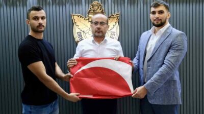Bursa’da dağcılık sporuyla uğraşan Uludağ Üniversitesi beden eğitimi öğretmeni mezunu