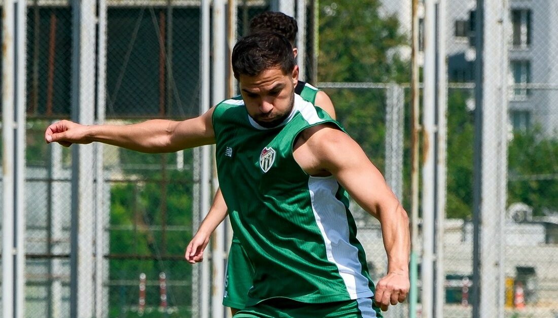 Bursaspor, Manisa FK maçının hazırlıklarına ara vermeden başladı Trendyol 1. Lig’in 5. haftasında İstanbulspor’u 4-0 mağlup eden Bursaspor,