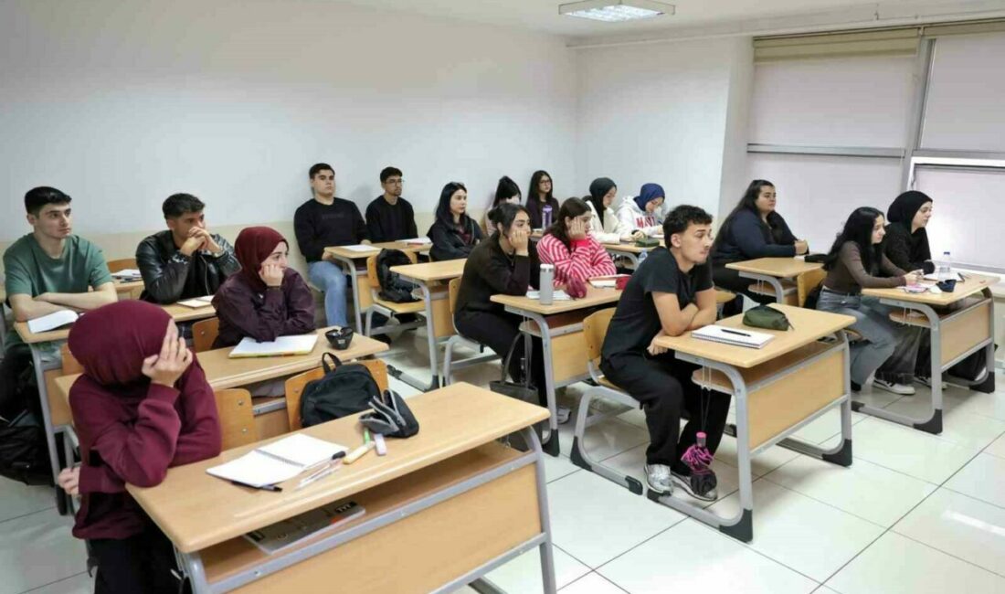 Büyükşehir’in ücretsiz YKS kurslarında eğitimler başladı Bursa Büyükşehir Belediyesi’nin 2026-2027 eğitim-öğretim döneminde üniversite sınavına hazırlanan gençlere