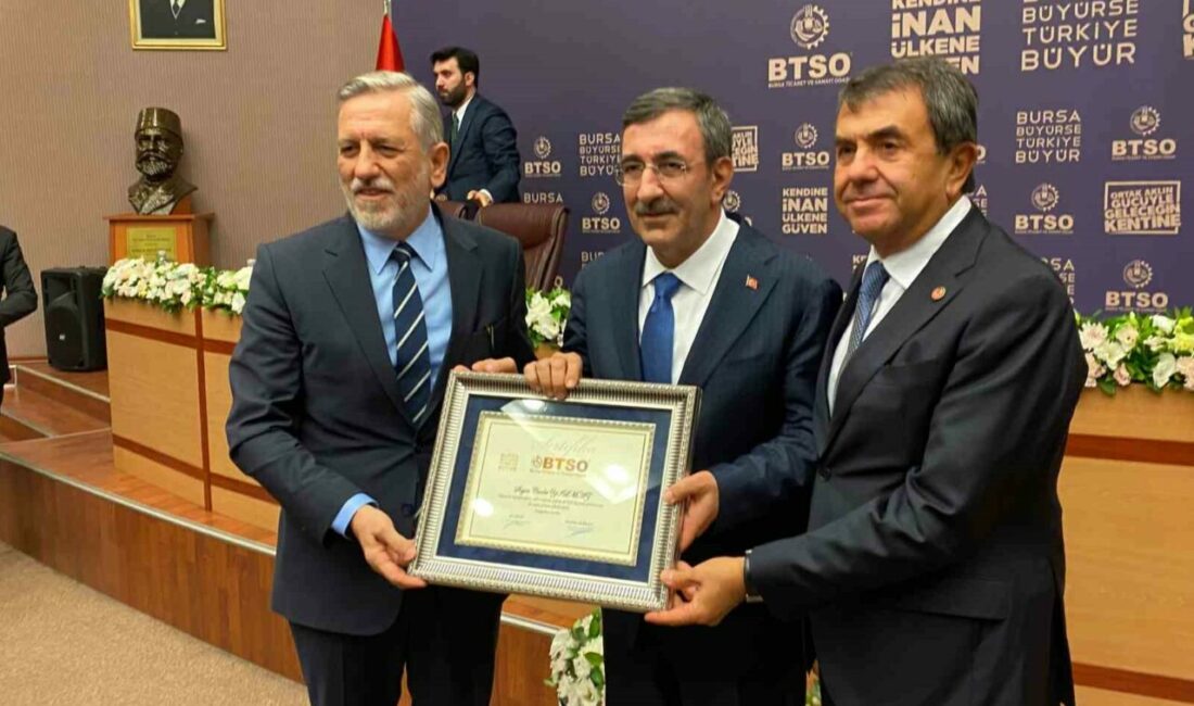 Cumhurbaşkanı Yardımcısı Yılmaz Bursa iş dünyasının temsilcileriyle bir araya geldi Cumhurbaşkanı Yardımcısı Cevdet Yılmaz, Türkiye Yüzyılı Buluşmaları kapsamında geldiği Bursa’da