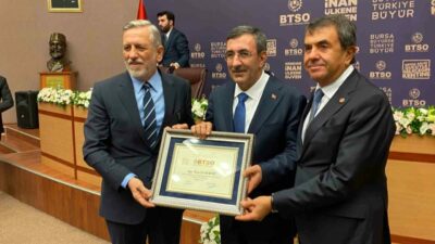 Cumhurbaşkanı Yardımcısı Cevdet Yılmaz, Türkiye Yüzyılı Buluşmaları kapsamında geldiği Bursa’da
