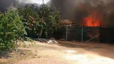 Bursa’nın Yıldırım ilçesinde bir depoda çıkan yangın, itfaiye ekiplerinin hızlı