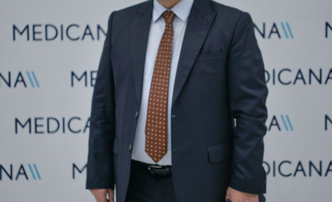 Dr. Özcan Akan: “Güvenli bakım, sağlıkta en temel önceliğimizdir” Medicana Bursa Hastanesi Genel Müdürü Dr. Özcan Akan, sağlık hizmetlerinde