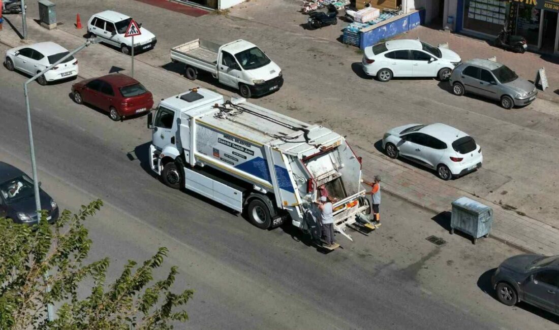 Elektrikli çöp kamyonu İnegöl sokaklarında test edildi İnegöl Belediyesi, Temizlik İşleri Müdürlüğü bünyesinde yüzde 100 elektrikli çöp