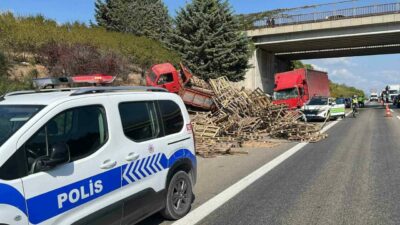 Bursa’da iddiaya göre arızalanan aracı emniyet şeridine çekip altına giren