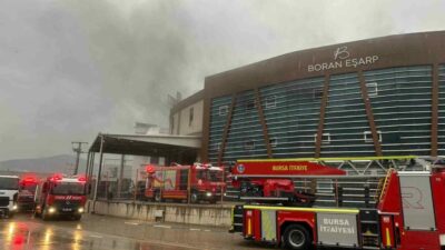 Bursa’da fabrikada çıkan yangın korkuttu. Yangına hızlı müdahale eden Büyükşehir