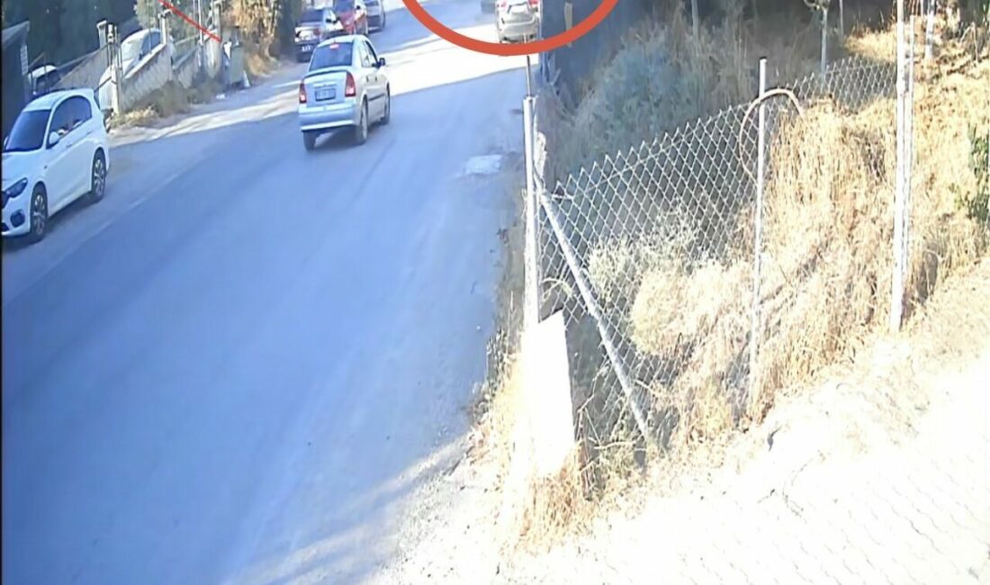 Hafriyat kamyonu iki aracı biçip bahçeye uçtu: 1 yaralı Bursa’da yokuş aşağı seyreden ve yüksek hızla ilerlediği iddia edilen