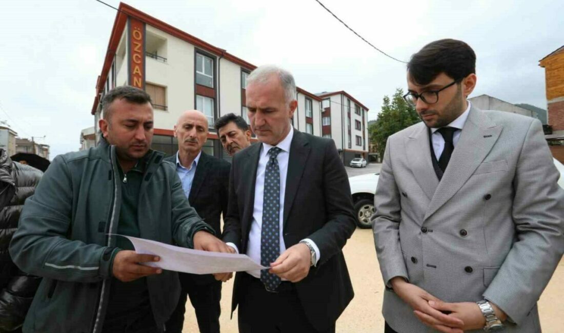 İnegöl’de 27 sokakta sathi kaplama çalışması başladı İnegöl Belediyesi, Cerrah Mahallesinde yeni yapılaşmaların olduğu bölgede 27 sokağın