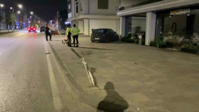 Bursa’nın İnegöl ilçesinde gece saatlerinde meydana gelen kazada kontrolden çıkan