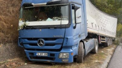 Bursa’nın İnegöl ilçesinde yağış nedeniyle kayganlaşan yolda kontrolden çıkan şeker