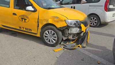 Bursa’nın İnegöl ilçesinde ticari taksi ile otomobilin çarpışması sonucu meydana