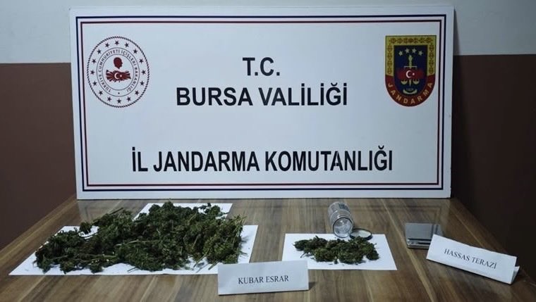 İnegöl’de uyuşturucu operasyonu Bursa’nın İnegöl ilçesinde jandarma ekiplerince uyuşturucu operasyonu gerçekleştirildi. Bursa İl