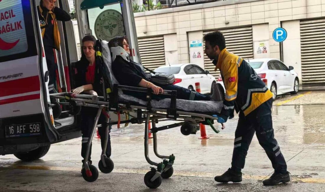 İnegöl’de zincirleme kaza: 2 yaralı Bursa’nın İnegöl ilçesinde 3 otomobilin karıştığı zincirleme kazada 2 kişi
