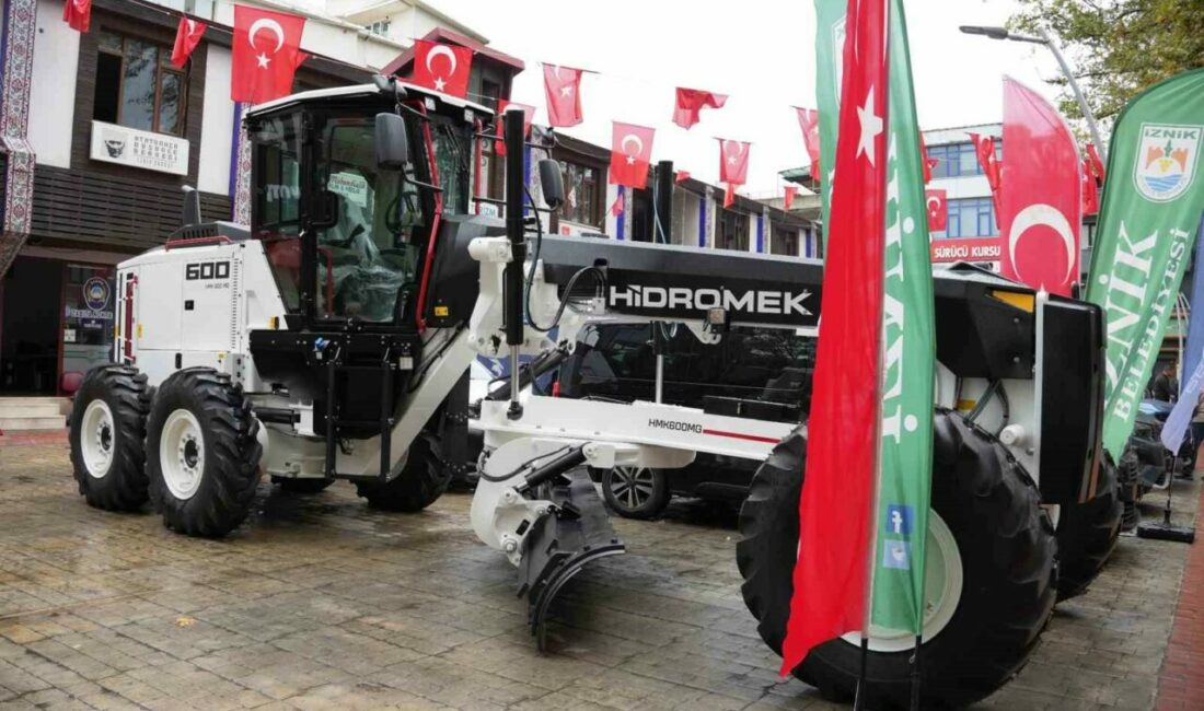 İznik Belediyesi, araç filosunu yeni greyder ile güçlendirdi İznik Belediyesi, ilçenin yol ve altyapı çalışmalarında kullanılmak üzere yeni