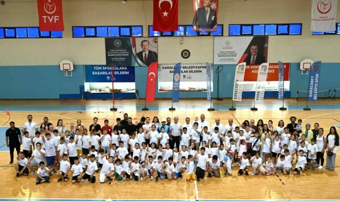 Karacabey’de yaz spor okullarına büyük ilgi Karacabey Belediyesi tarafından her yıl düzenlenen Yaz Spor Okulları, bu