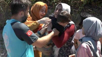 Bursa’da mevsimlik işçi olarak çalışan ailenin 2.5 yaşındaki çocukları Emir,