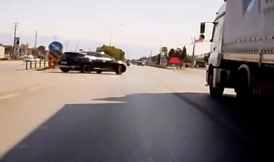 Bursa’da kırmızı ışık ihlali yapan cipe motosiklet çarptı. Tırın lastiklerine