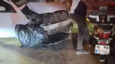 Bursa’da kırmızı ışıkta geçtiği iddia edilen motosiklete otomobil çarptı. Kazada