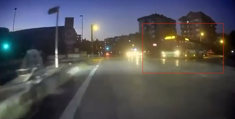 Bursa’da kırmızı ışık ihlali yaparak motosiklet sürücüsünü tehlikeye atan özel