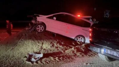 Bursa’da seyir halinde olan otomobil, sürücüsünün kontrolünden çıkarak kontrolden çıktı.