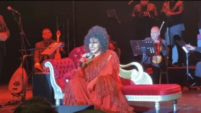 Türk sanat müziğinin “Diva”sı Bülent Ersoy, memleketi Bursa’da sahne aldı.