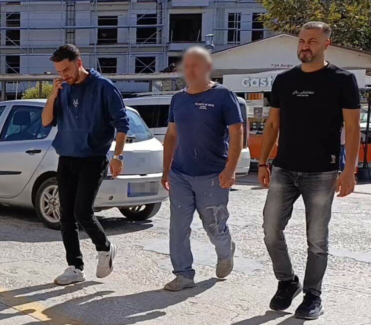 Mezarlıkta baltalı kavga: 1 yaralı Bursa’nın İnegöl ilçesinde mezarlıkta karşılaşan ve aralarında husumet bulunduğu öğrenilen